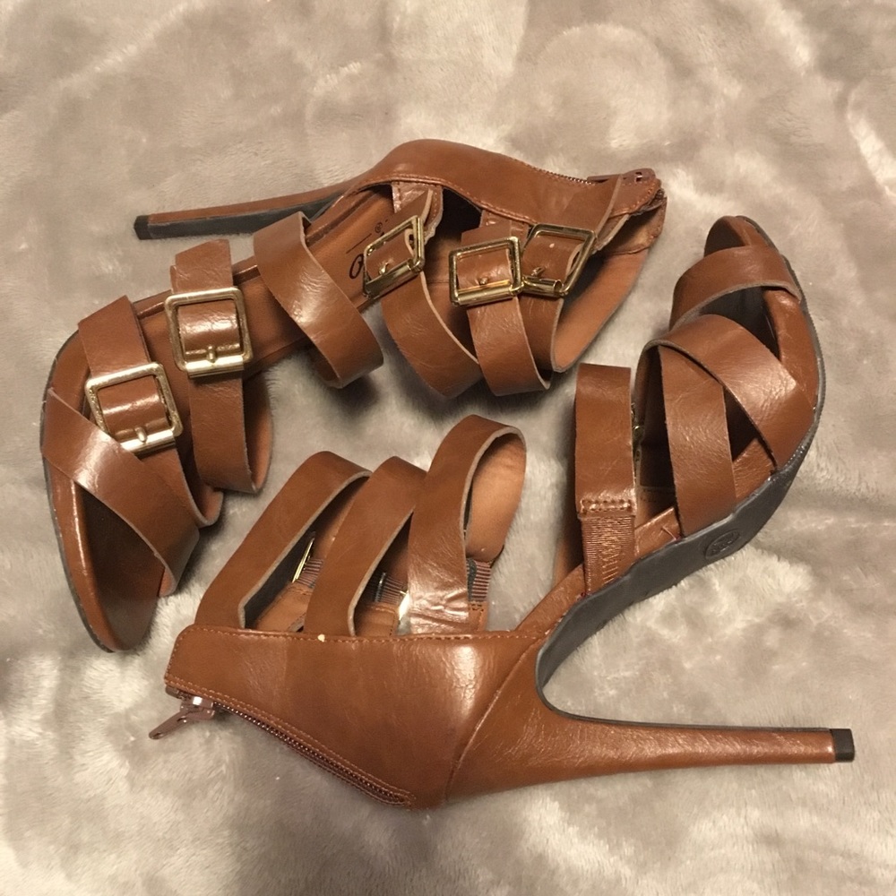 Gently Used Mossimo Open Toe Heels w Buckl…